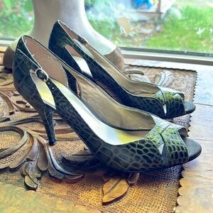 Nine West green heels